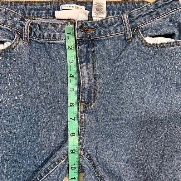 Liz Claiborne Vintage Medium Wash Stretch Denim Capris Size 12 - Picture 7 of 8